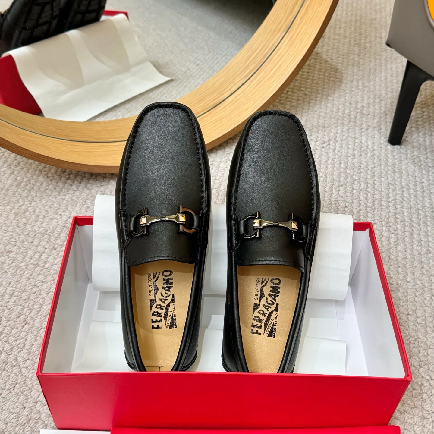 Men's men's shoes 💰420 (Yangli) Ferragamo 〰Ferragamo 2⃣️0⃣️2⃣️5️⃣ New series 👊🏻 Upper 🇮🇹 Italian imported calfskin, original outsole molding. Water-dyed sheepskin lining. The identity of every successful man is set off, and the upper and lower shoes are elegant and stable🚶🏻🚶🏻The high-end custom counter original replica is an eternal classic🔍️Number of codes: 38-46 with counter packaging